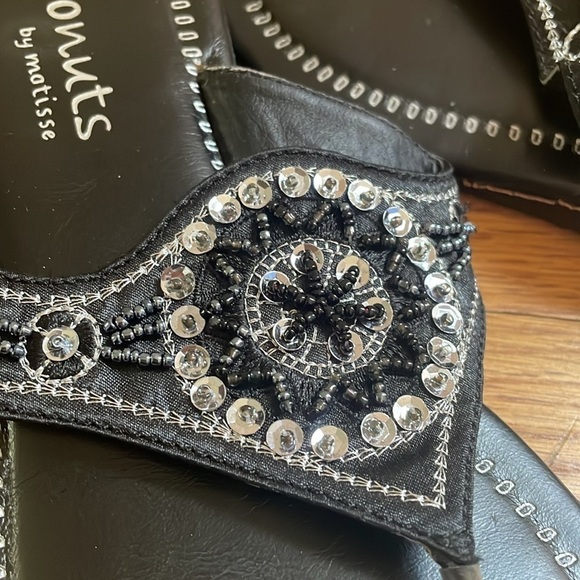 Coconuts by Matisse Black Leather Thong Sandal Flip Flop Beaded Kelsey Shoe 7 - Picture 3 of 9